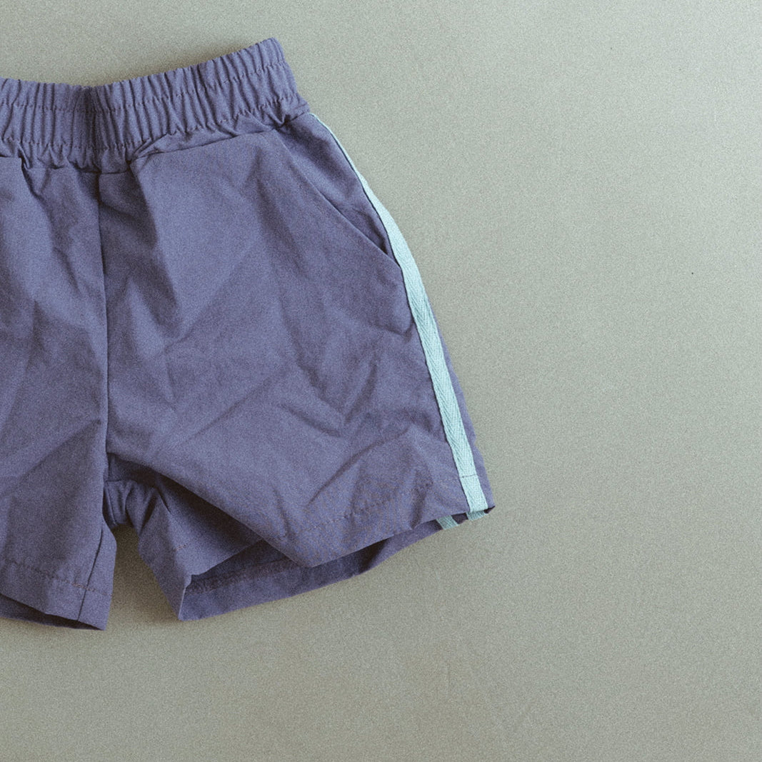Short nylon à bandes rétro