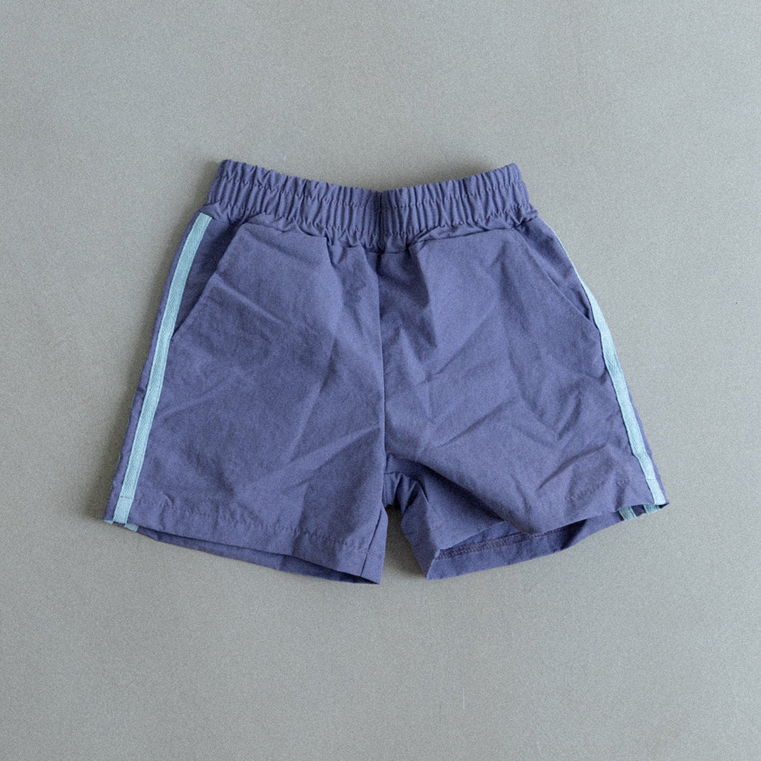 Short nylon à bandes rétro